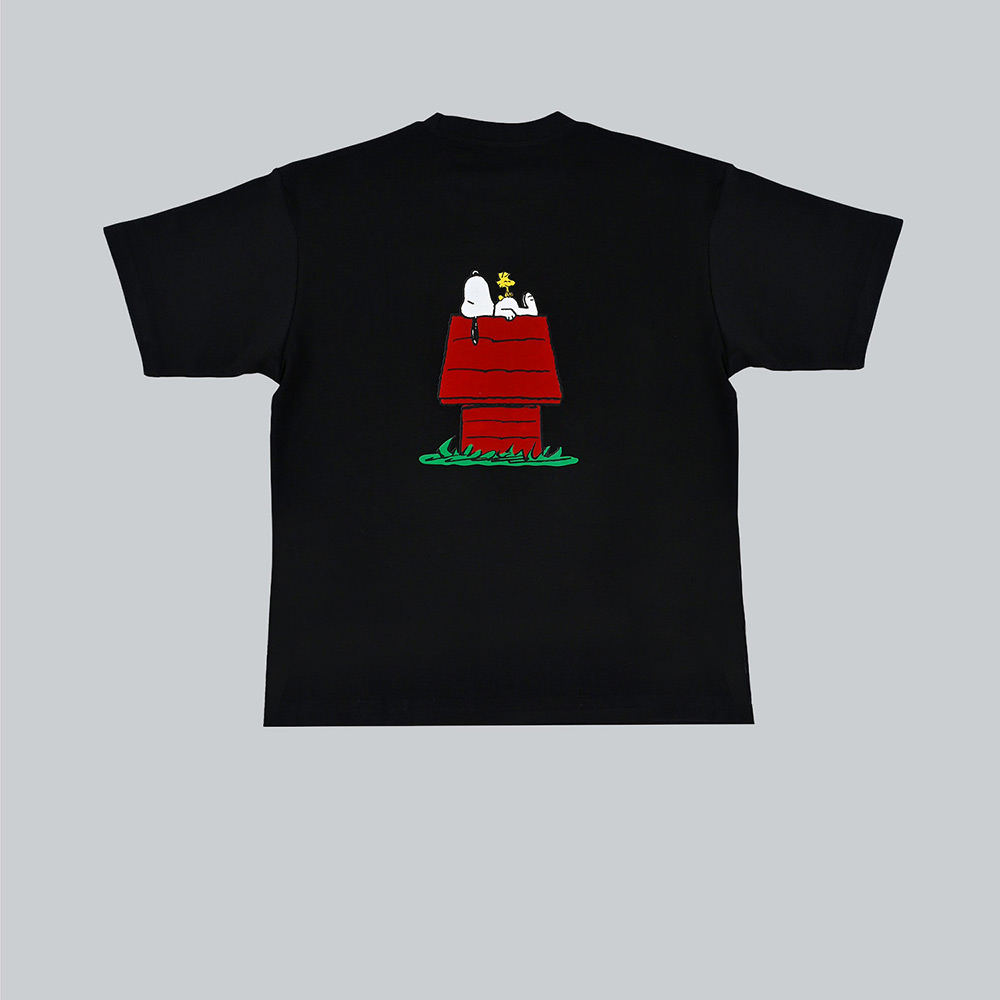 Oversize-T-Shirt-003-Snoopy-on-Doghouse-bk2